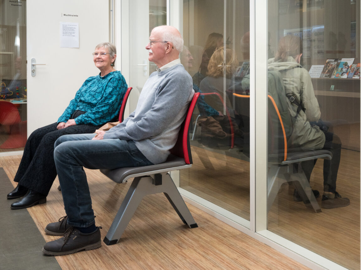 wachtkamer gezondheidscentrum twee personen