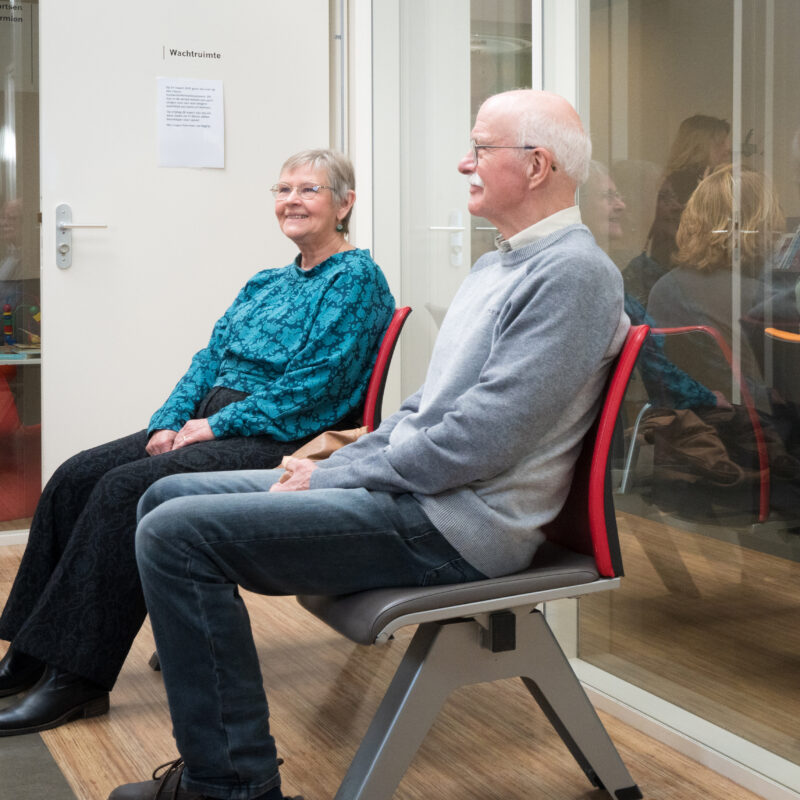 wachtkamer gezondheidscentrum twee personen