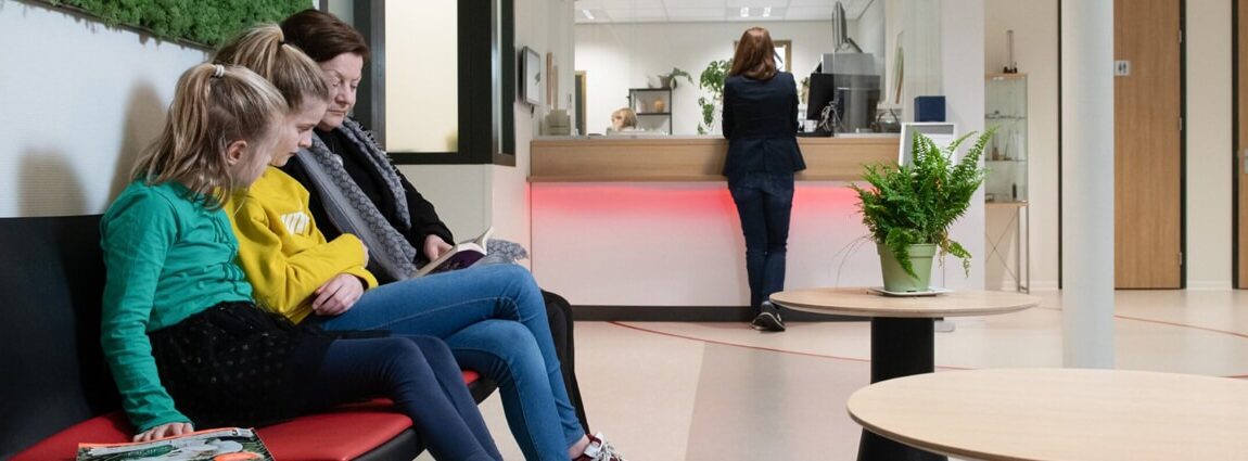 Wachtkamer met mensen