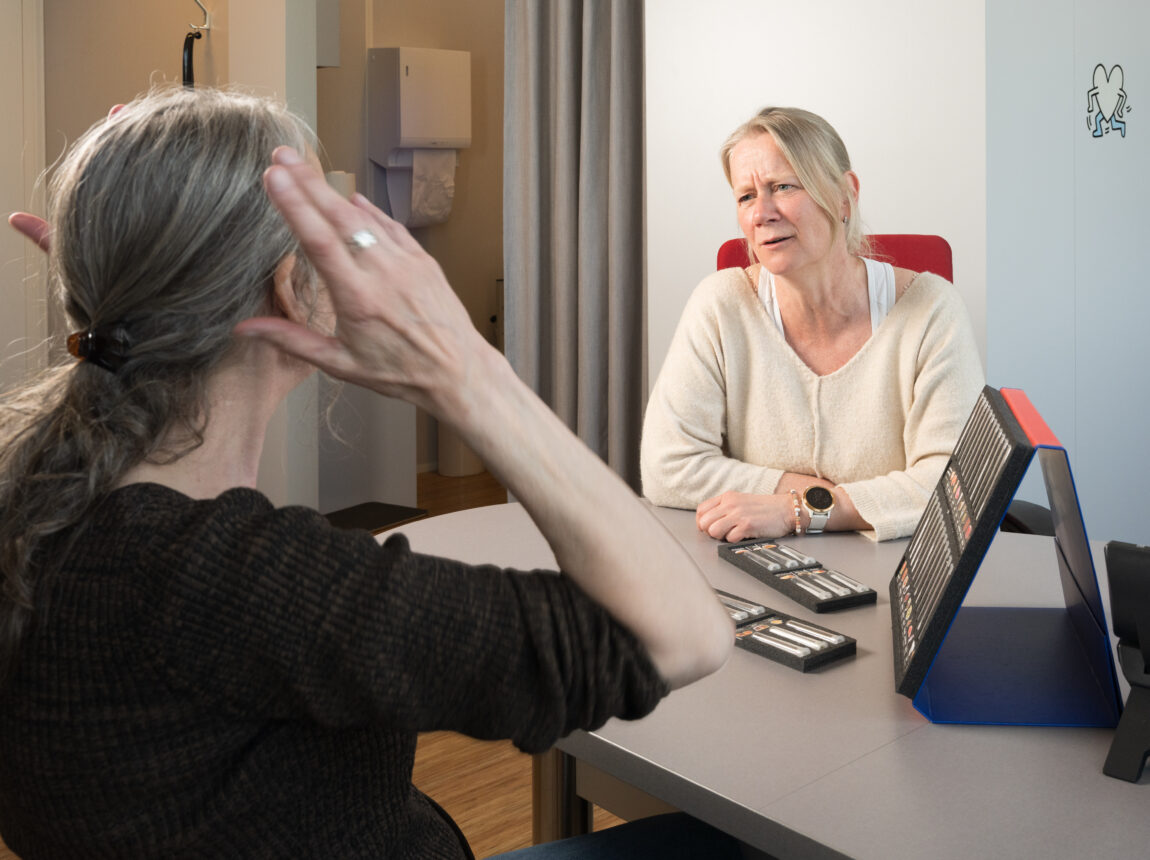 huisarts en patiënt in spreekkamer