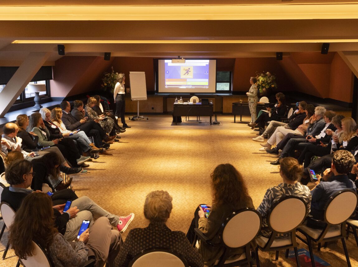 Overleg zaal mensen