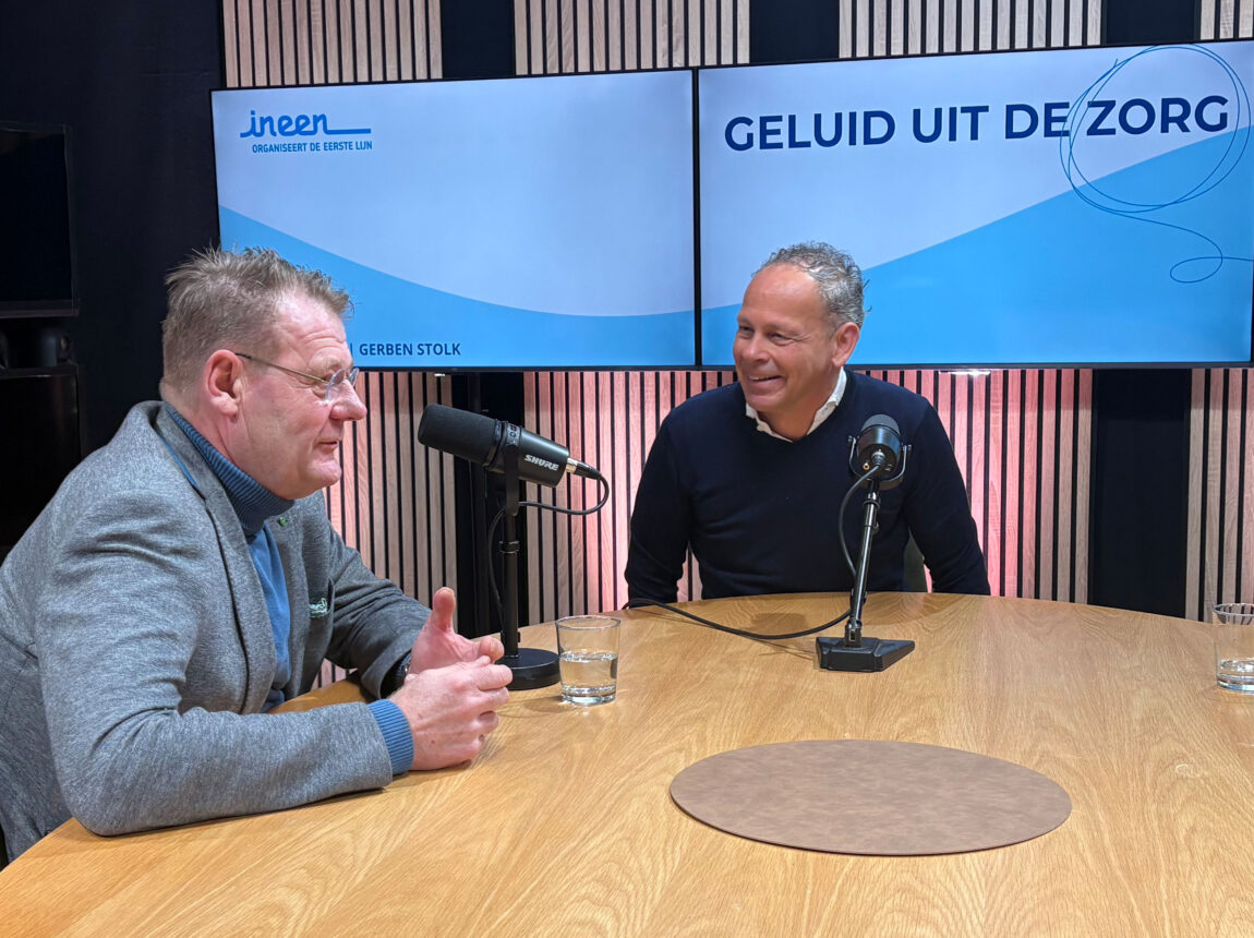 Gerben Stolk in gesprek met Bart Smit tijdens de opname van een podcast