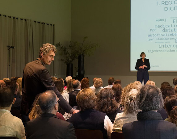 Congreszaal vol mensen